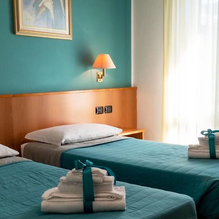 Hotel Alisei ลินญาโน ซับเบียโดโร ภายนอก รูปภาพ