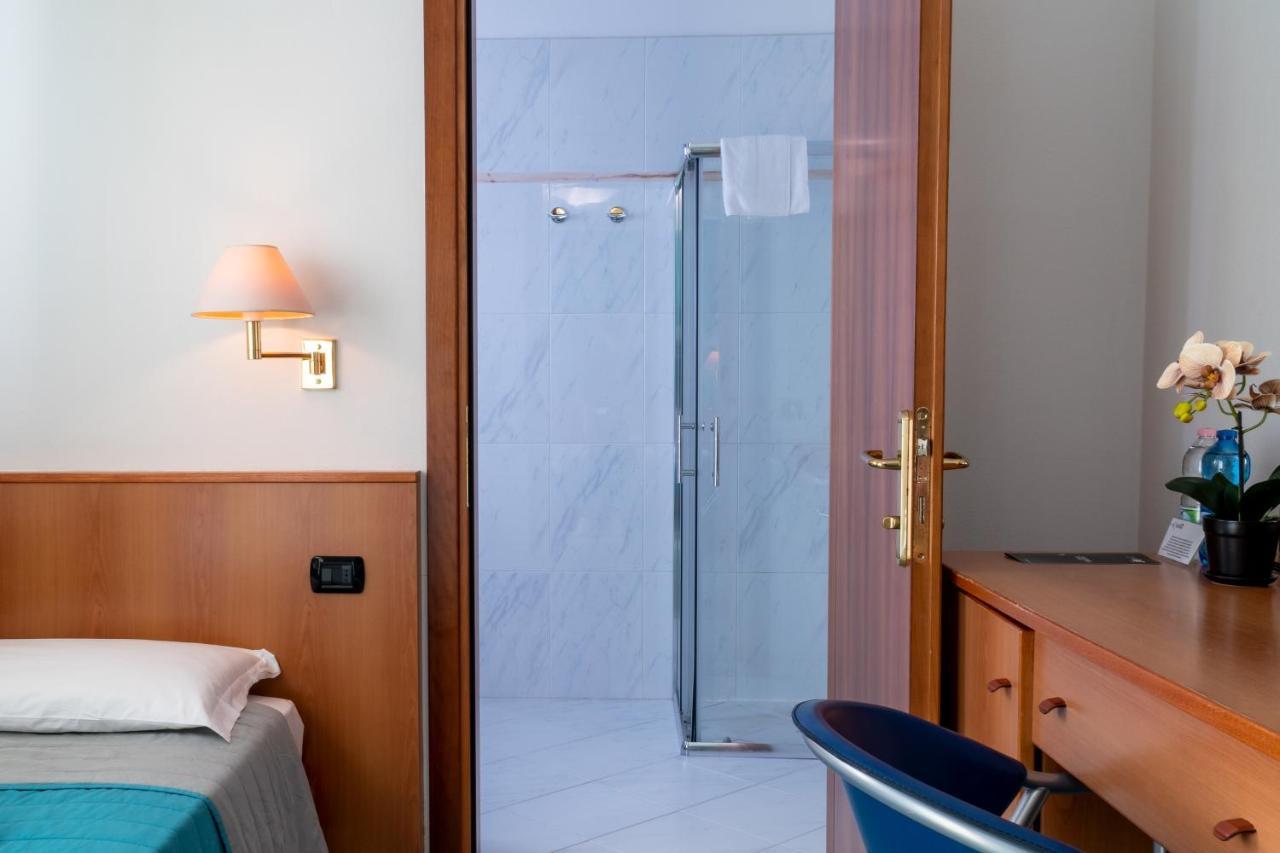 Hotel Alisei ลินญาโน ซับเบียโดโร ภายนอก รูปภาพ