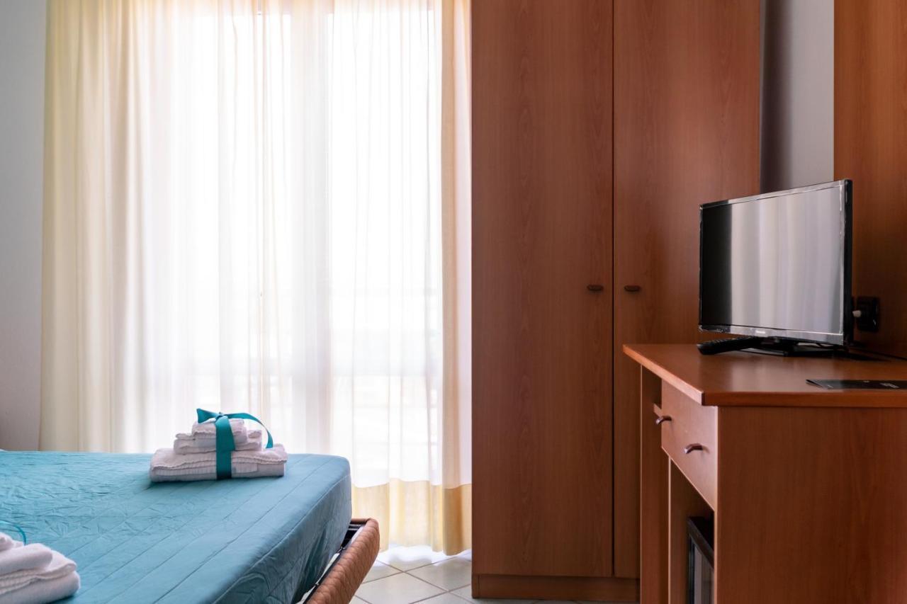 Hotel Alisei ลินญาโน ซับเบียโดโร ภายนอก รูปภาพ