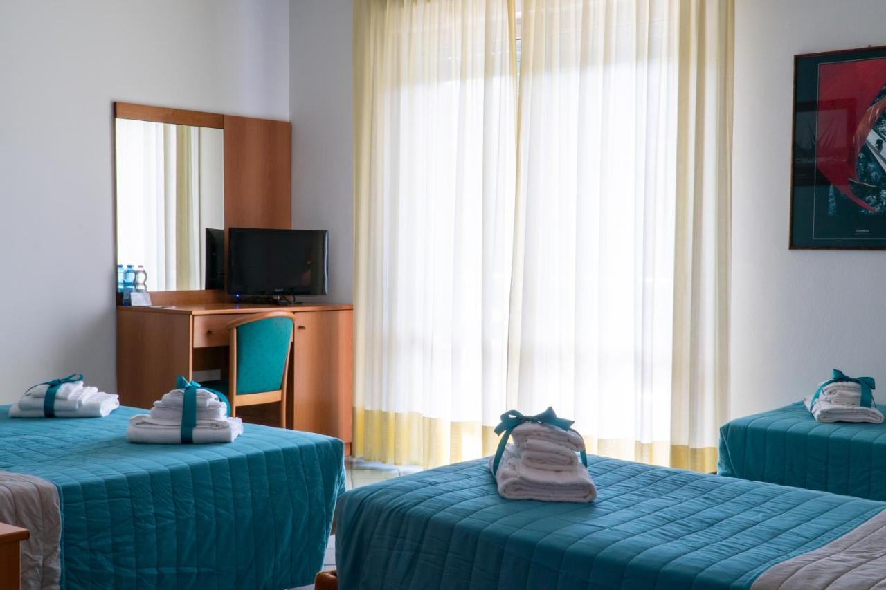 Hotel Alisei ลินญาโน ซับเบียโดโร ภายนอก รูปภาพ