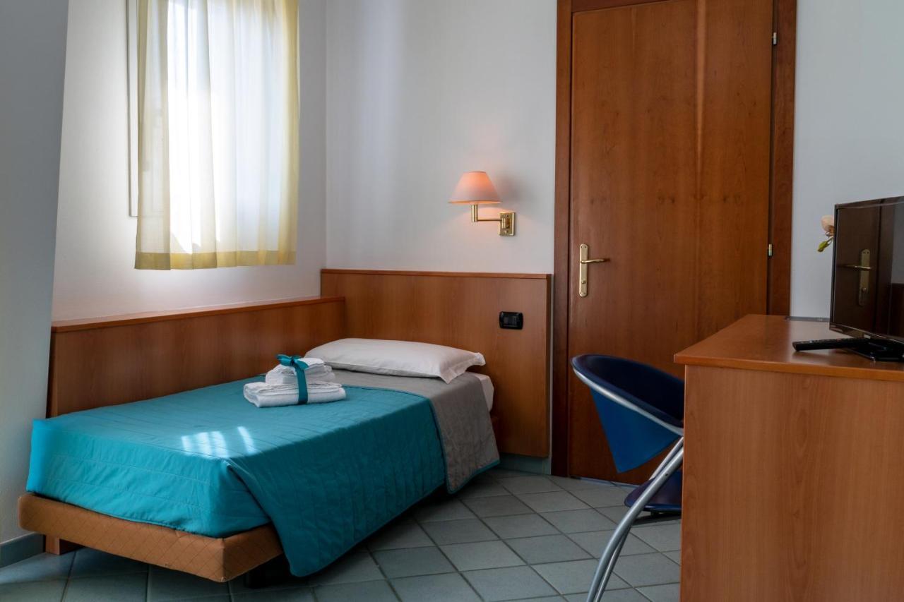 Hotel Alisei ลินญาโน ซับเบียโดโร ภายนอก รูปภาพ