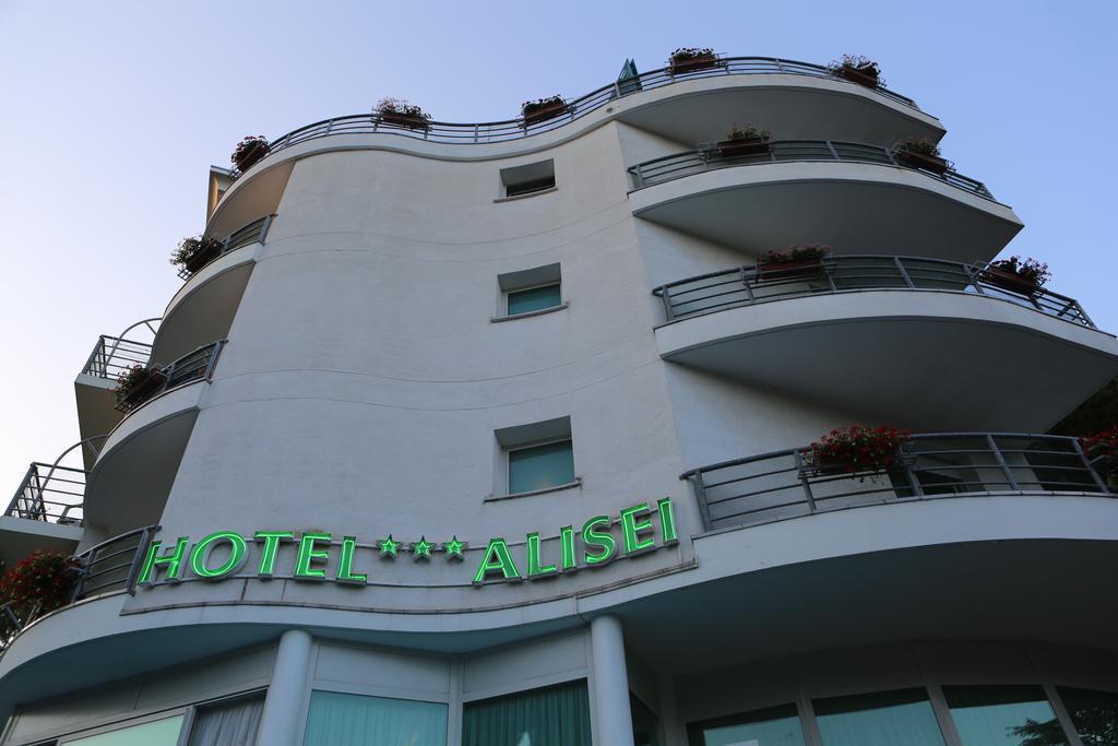 Hotel Alisei ลินญาโน ซับเบียโดโร ภายนอก รูปภาพ