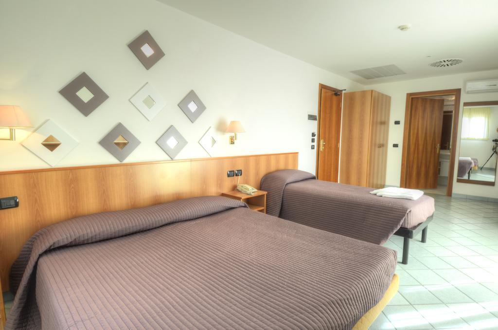 Hotel Alisei ลินญาโน ซับเบียโดโร ห้อง รูปภาพ