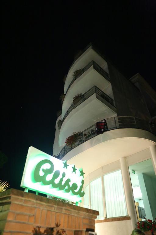 Hotel Alisei ลินญาโน ซับเบียโดโร ภายนอก รูปภาพ