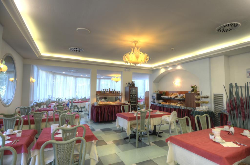 Hotel Alisei ลินญาโน ซับเบียโดโร ภายนอก รูปภาพ